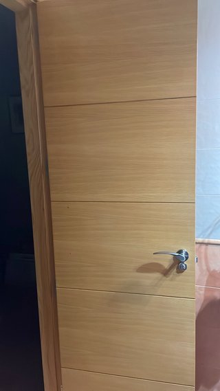 Puerta madera maciza 4 rallas.