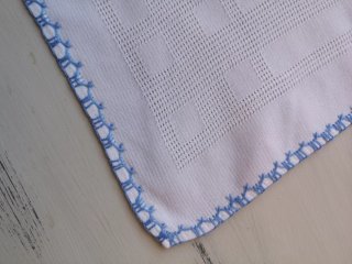 Mantel bordado a mano floral