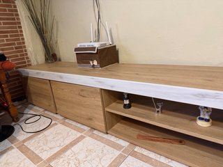 Mueble de salón madera y blanco