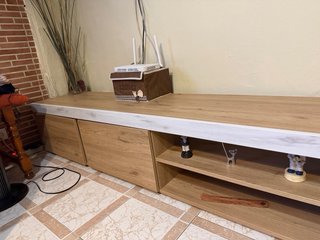 Mueble de salón madera y blanco