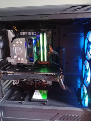 PC Gamer i7 7th Gen 16GB RAM GTX 1080 RGB