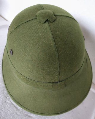 Elmo militare vintage verde