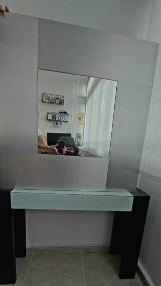 Mueble de entrada bengué/cristal y espejo plateado