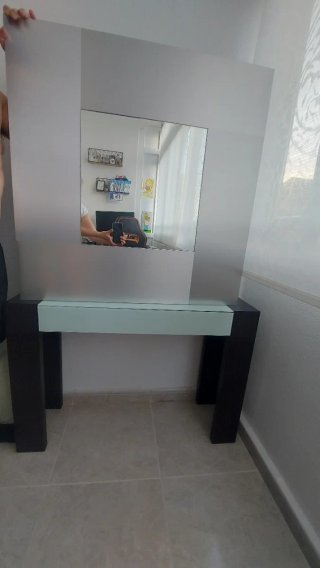 Mueble de entrada bengué/cristal y espejo plateado