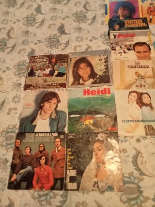 Raccolta di dischi in vinile di vari artisti