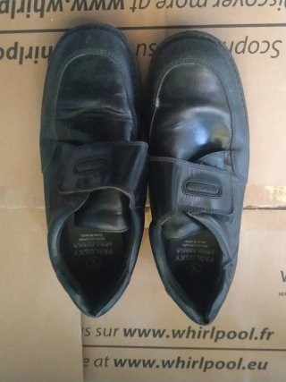 Zapatos negros estilo colegial.