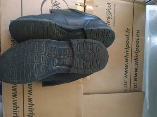 Zapatos negros estilo colegial.