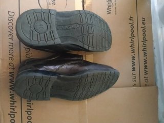 Zapatos negros estilo colegial.