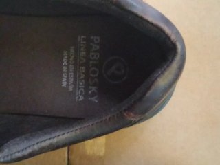 Zapatos negros estilo colegial.