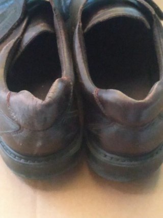 Zapatos negros estilo colegial.