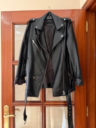 Chaqueta cuero Stradivarius negra