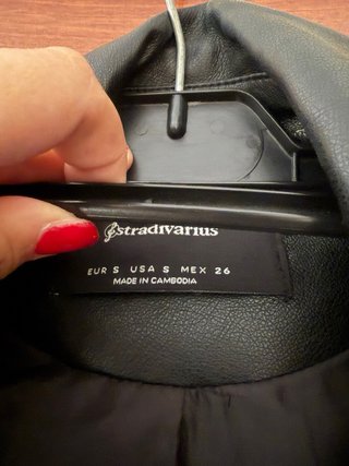 Chaqueta cuero Stradivarius negra