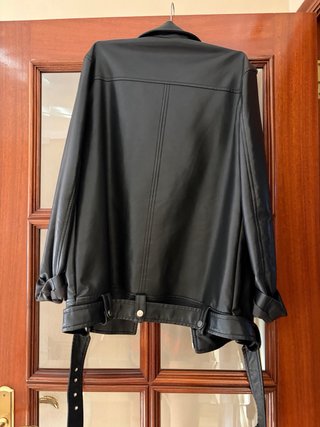 Chaqueta cuero Stradivarius negra