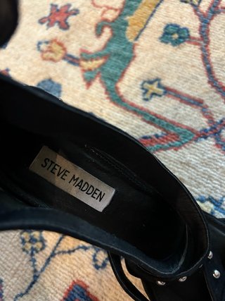 Sandalias Steve Madden negras con tachuelas