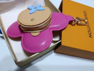 Llavero Flor LV piel Fucsia Camel