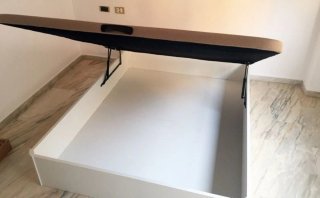 Canapés de tela y madera con Colchónes