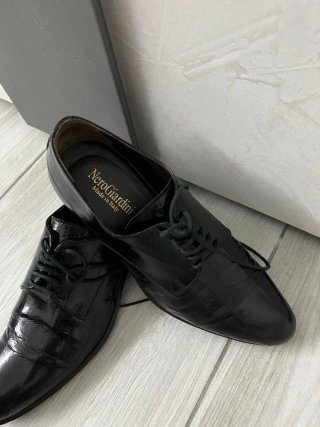 Scarpe eleganti in vernice nera NeroGiardini