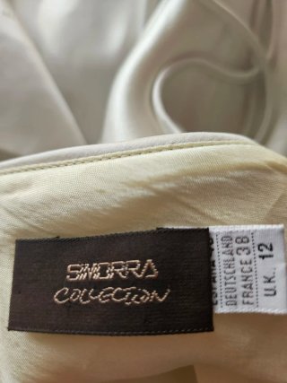 Vestido largo beige para ocasión especial