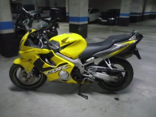Honda CBR 600 RR Amarilla