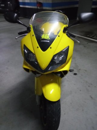 Honda CBR 600 RR Amarilla