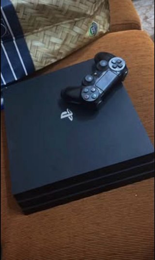 Consola PS4 Pro Negra  1 tg en perfecto estado
