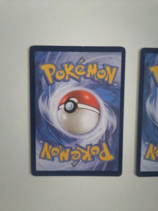 2 Cartas Pokémon Charizard VASTRO y Pikachu VMAX