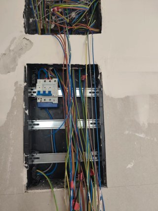 Buscamos electricistas con PRL en dia