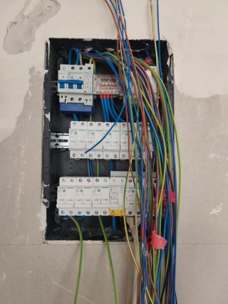 Buscamos electricistas con PRL en dia