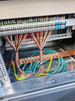 Buscamos electricistas con PRL en dia