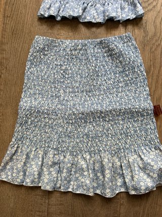 Conjunto floral azul y blanco
