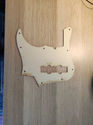 Golpeador Fender Jazz Bass American Deluxe