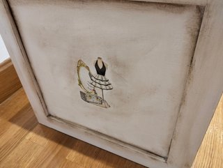 Cajonera de costura decorada