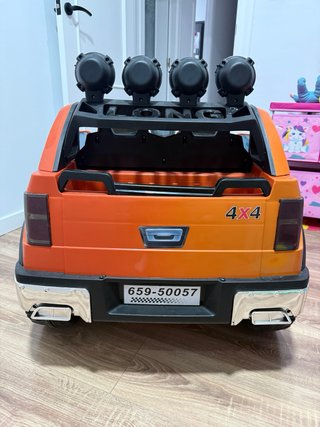 Coche eléctrico infantil naranja