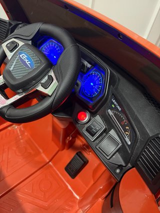 Coche eléctrico infantil naranja