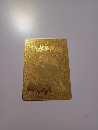Carta Pokémon metálica Pikachu VMAX Arcoíris