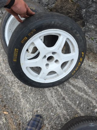 Neumáticos Pirelli RKW7A llanta 15