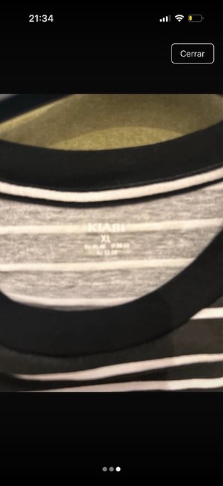 Camiseta de rayas blancas y negras