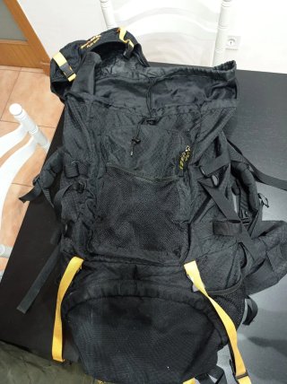 Mochila Acampada Roick 60L Negra y Amarilla