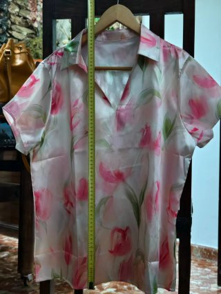 Blusa fiesta floral rosa y blanco