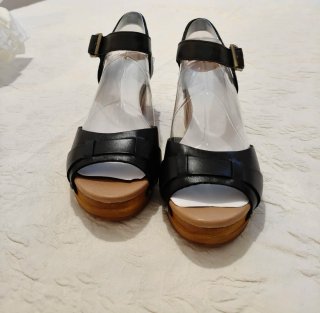 Sandalias UGG Tacón Negro Talla 37
