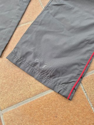 Pantalón chándal Reebok gris y rojo