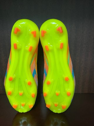 Botas de fútbol Adidas F50 verdes y naranjas