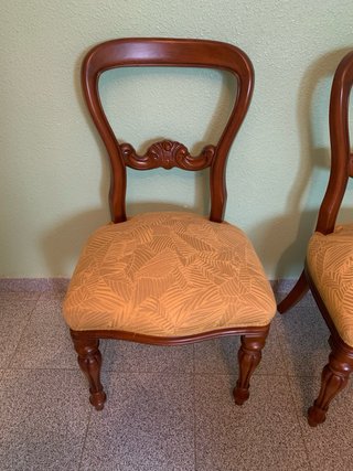 Conjunto de 6 sillas de madera y tela