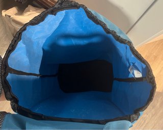 Carrito de la compra azul y negro