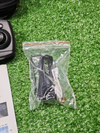Dron E88 Negro/Naranja App Movil