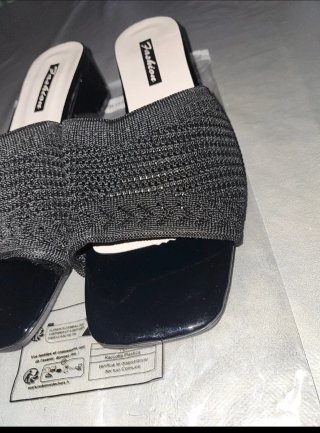 Sandalias negras de tacón
