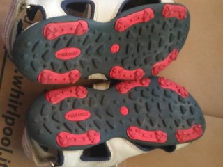 Sandalias cómodas blancas y azules