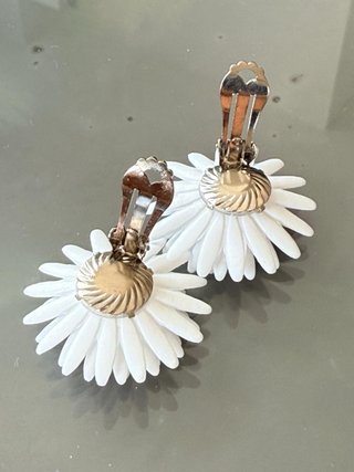 Orecchini clip vintage fiore bianco