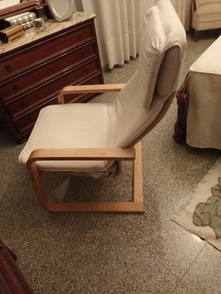 Sillón beige tela y madera