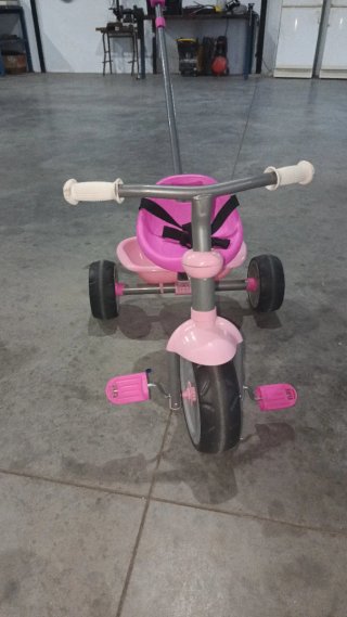 Triciclo para bebé poco uso